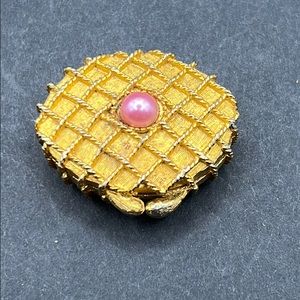 Vintage Houbigant pill box/fragrance compact